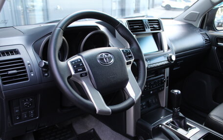 Toyota Land Cruiser Prado 150 рестайлинг 2, 2013 год, 3 080 000 рублей, 6 фотография