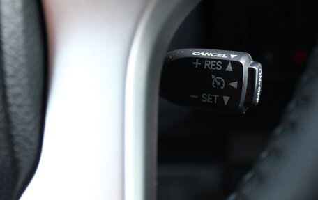 Toyota Land Cruiser Prado 150 рестайлинг 2, 2013 год, 3 080 000 рублей, 11 фотография