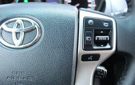 Toyota Land Cruiser Prado 150 рестайлинг 2, 2013 год, 3 080 000 рублей, 10 фотография