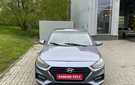 Hyundai Solaris II рестайлинг, 2017 год, 630 000 рублей, 1 фотография