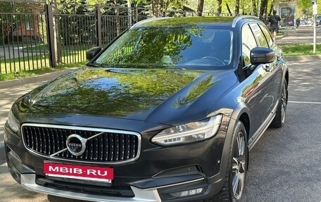 Volvo V90 Cross Country I рестайлинг, 2017 год, 3 200 000 рублей, 3 фотография