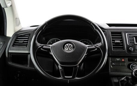 Volkswagen Caravelle T6 рестайлинг, 2017 год, 2 689 000 рублей, 12 фотография