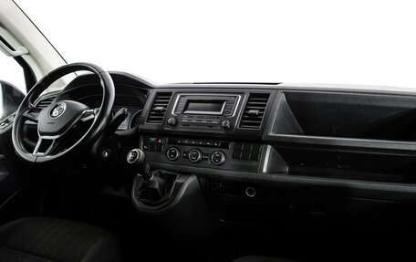 Volkswagen Caravelle T6 рестайлинг, 2017 год, 2 689 000 рублей, 9 фотография
