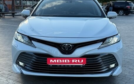 Toyota Camry, 2019 год, 3 700 000 рублей, 2 фотография