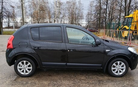 Renault Sandero I, 2013 год, 620 000 рублей, 2 фотография