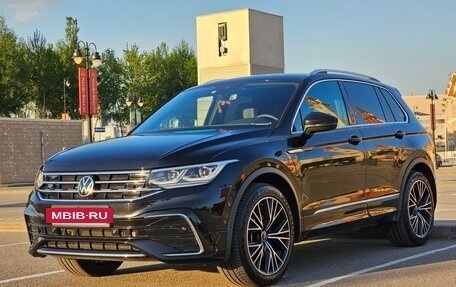 Volkswagen Tiguan II, 2021 год, 4 500 000 рублей, 2 фотография