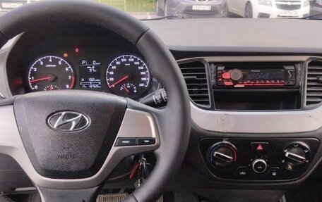 Hyundai Solaris II рестайлинг, 2018 год, 788 000 рублей, 3 фотография