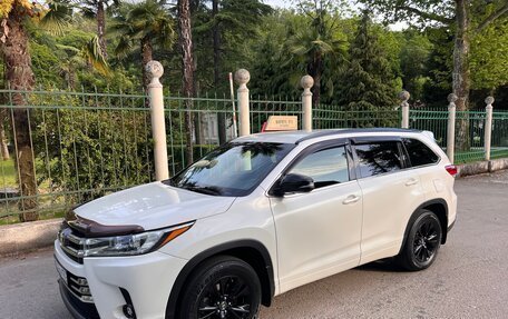 Toyota Highlander III, 2016 год, 3 900 000 рублей, 2 фотография