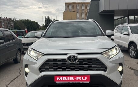 Toyota RAV4, 2020 год, 3 220 000 рублей, 2 фотография