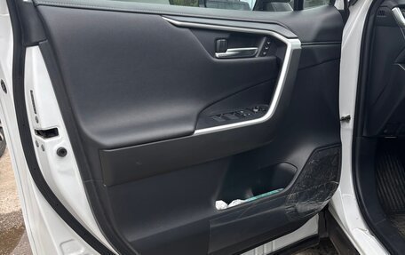 Toyota RAV4, 2020 год, 3 220 000 рублей, 10 фотография