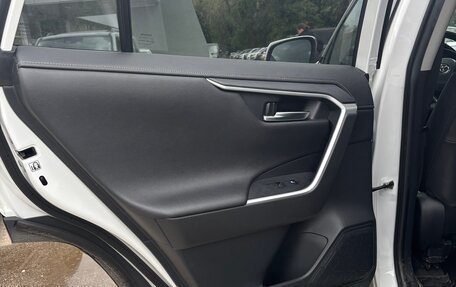 Toyota RAV4, 2020 год, 3 220 000 рублей, 12 фотография
