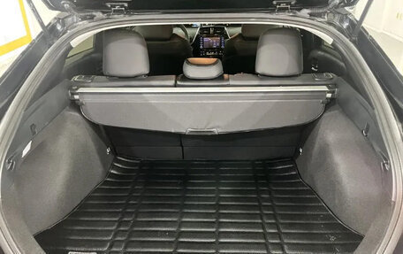 Toyota Prius IV XW50, 2022 год, 2 200 000 рублей, 6 фотография