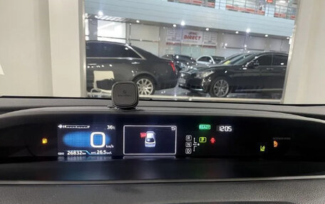 Toyota Prius IV XW50, 2022 год, 2 200 000 рублей, 8 фотография
