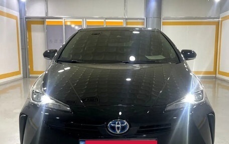 Toyota Prius IV XW50, 2022 год, 2 200 000 рублей, 2 фотография