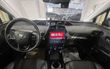 Toyota Prius IV XW50, 2022 год, 2 200 000 рублей, 7 фотография