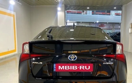 Toyota Prius IV XW50, 2022 год, 2 200 000 рублей, 3 фотография