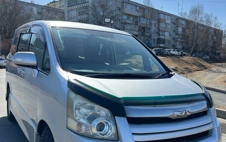 Toyota Noah III, 2008 год, 1 400 000 рублей, 2 фотография