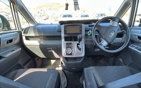 Toyota Noah III, 2008 год, 1 400 000 рублей, 11 фотография