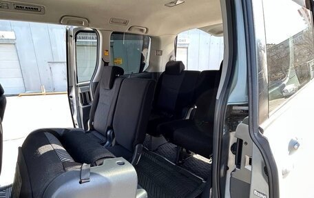 Toyota Noah III, 2008 год, 1 400 000 рублей, 14 фотография