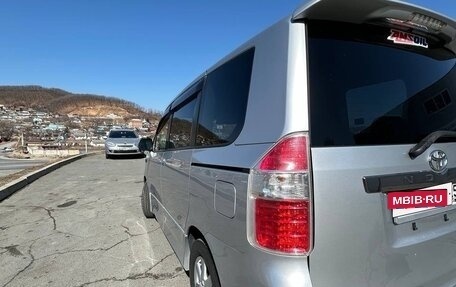 Toyota Noah III, 2008 год, 1 400 000 рублей, 8 фотография