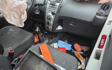 Toyota Yaris III рестайлинг, 2008 год, 150 000 рублей, 10 фотография
