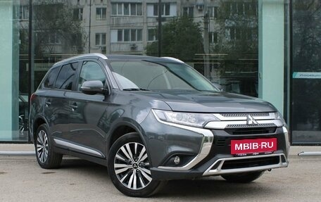 Mitsubishi Outlander III рестайлинг 3, 2019 год, 2 487 000 рублей, 3 фотография