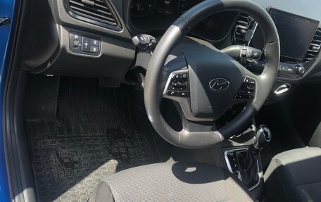 Hyundai Solaris II рестайлинг, 2021 год, 1 800 000 рублей, 5 фотография