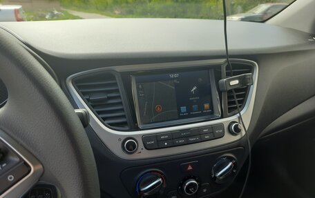 Hyundai Solaris II рестайлинг, 2021 год, 1 750 000 рублей, 7 фотография