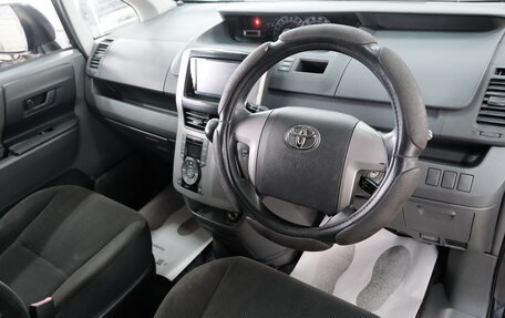 Toyota Voxy II, 2008 год, 1 349 000 рублей, 9 фотография