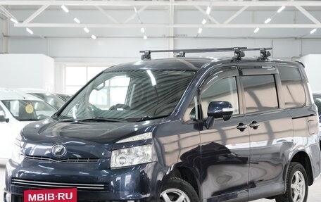 Toyota Voxy II, 2008 год, 1 349 000 рублей, 2 фотография
