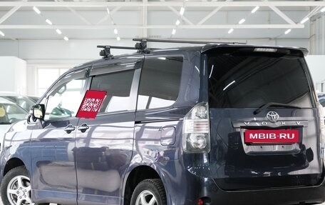Toyota Voxy II, 2008 год, 1 349 000 рублей, 3 фотография