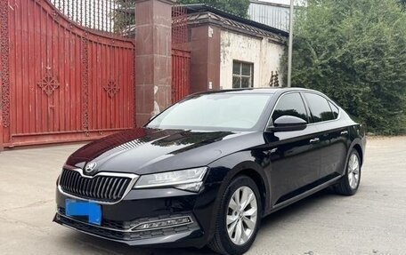 Skoda Superb III рестайлинг, 2021 год, 1 580 441 рублей, 3 фотография