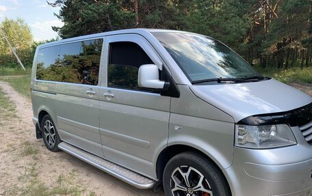 Volkswagen Multivan T5, 2003 год, 1 350 000 рублей, 2 фотография