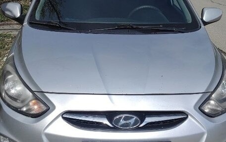 Hyundai Solaris II рестайлинг, 2012 год, 750 000 рублей, 1 фотография