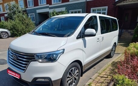 Hyundai Grand Starex Grand Starex I рестайлинг 2, 2018 год, 3 250 000 рублей, 1 фотография