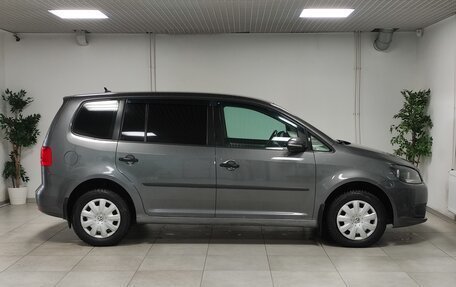 Volkswagen Touran III, 2010 год, 720 000 рублей, 6 фотография