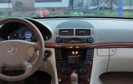 Mercedes-Benz E-Класс, 2004 год, 1 450 000 рублей, 13 фотография