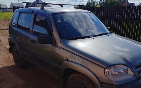 Chevrolet Niva I рестайлинг, 2004 год, 205 000 рублей, 2 фотография