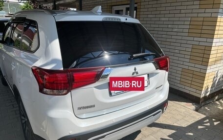 Mitsubishi Outlander III рестайлинг 3, 2019 год, 2 250 000 рублей, 2 фотография