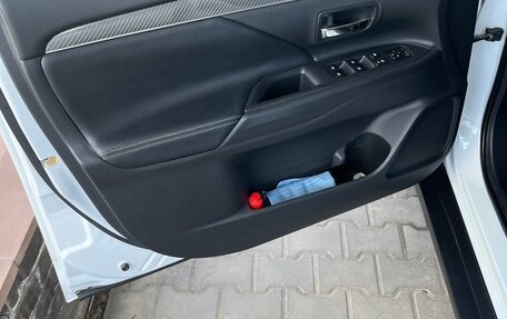 Mitsubishi Outlander III рестайлинг 3, 2019 год, 2 250 000 рублей, 7 фотография