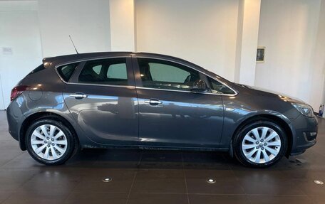 Opel Astra J, 2013 год, 950 000 рублей, 2 фотография