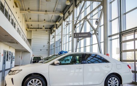 Toyota Camry, 2016 год, 1 998 000 рублей, 4 фотография