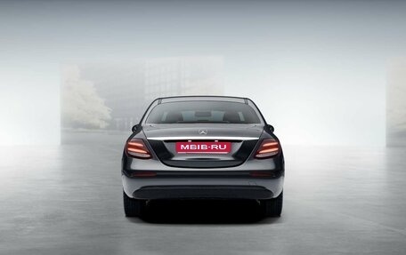 Mercedes-Benz E-Класс, 2018 год, 1 950 000 рублей, 3 фотография