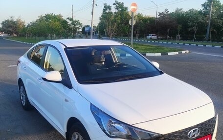 Hyundai Solaris II рестайлинг, 2022 год, 1 800 000 рублей, 1 фотография
