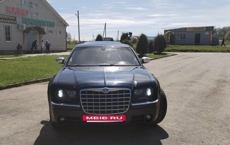 Chrysler 300C II, 2004 год, 930 000 рублей, 2 фотография