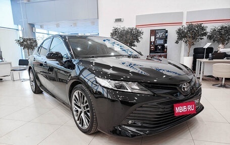 Toyota Camry, 2019 год, 2 556 000 рублей, 3 фотография
