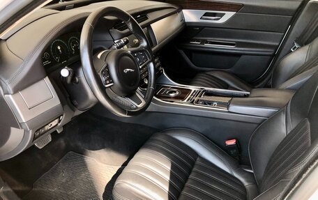 Jaguar XF II, 2017 год, 3 200 000 рублей, 13 фотография