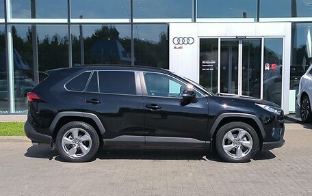 Toyota RAV4, 2019 год, 2 990 000 рублей, 4 фотография