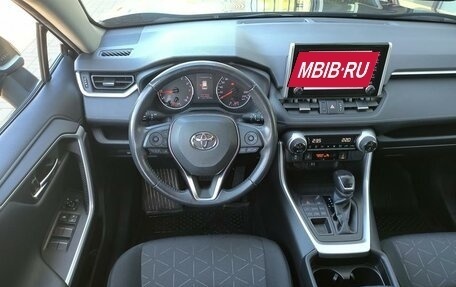 Toyota RAV4, 2019 год, 2 990 000 рублей, 15 фотография