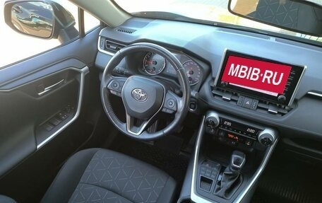 Toyota RAV4, 2019 год, 2 990 000 рублей, 16 фотография